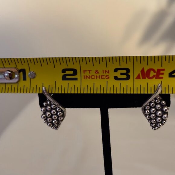 Beautiful Lagos Caviar Sterling Silver Earrings (925) with Lagos pouch - Picture 12 of 16